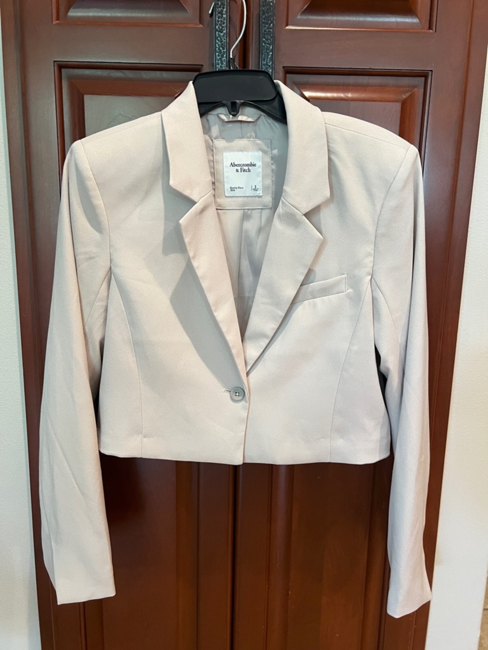 Abercrombie & Fitch Women's Cropped Blazer in Pale Beige